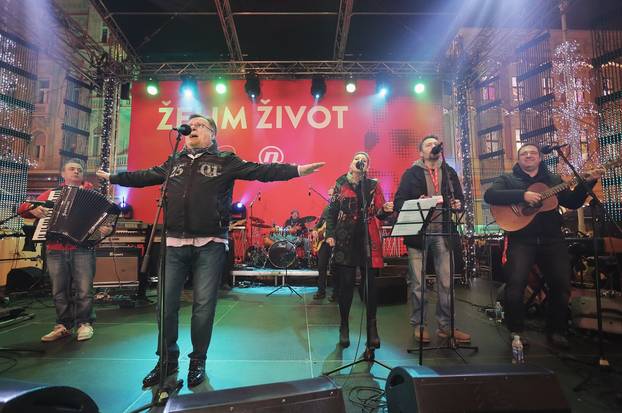 Zagreb: Na glavnom Trgu održan koncert Želim život za zakladu Ana Rukavina