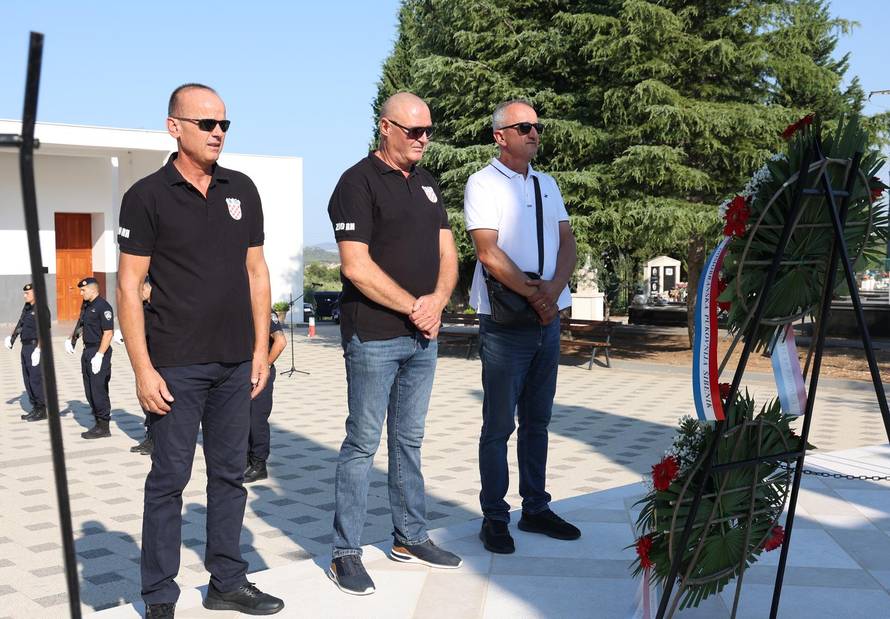 Šibenik: Položeni vijenci i zapaljene svije?e povodom obljetnice Oluje