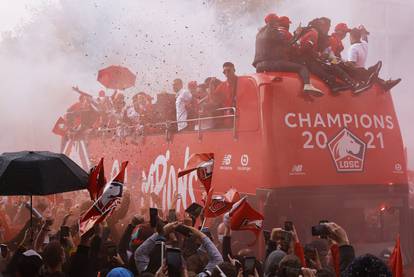 Ligue 1 - Lille receive Ligue 1 trophy