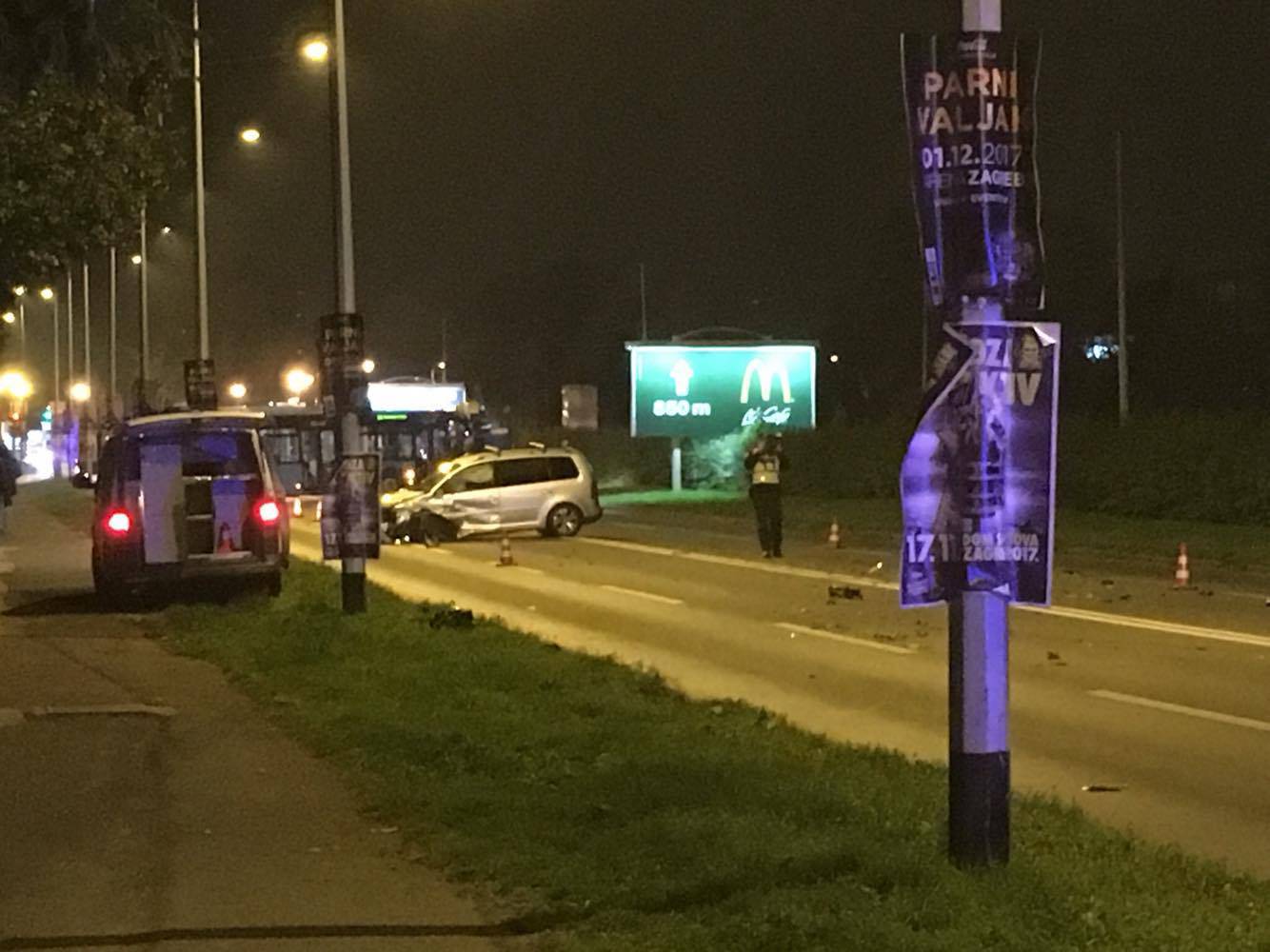 Prešao u suprotni smjer i zabio se u auto, izbjegli su tragediju