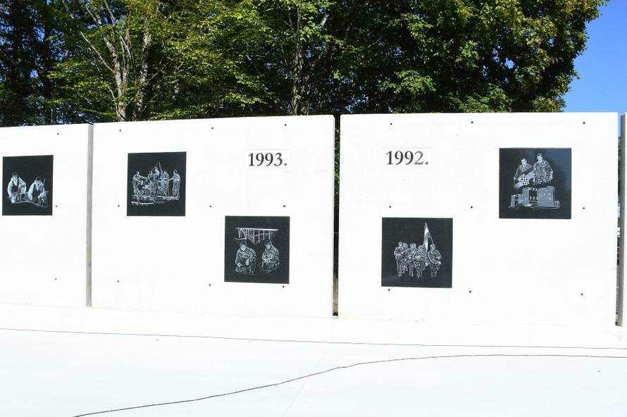 Glina: Ministar Tomo Medved na svečanom otkrivanju "Zida pobjede"