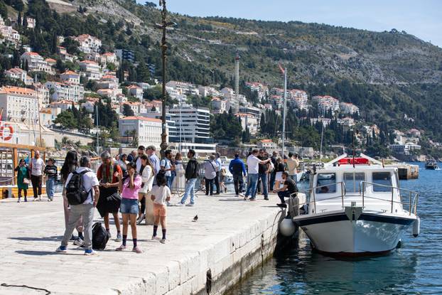 Dubrovnik: Veliki broj turista u razgledavanju grada