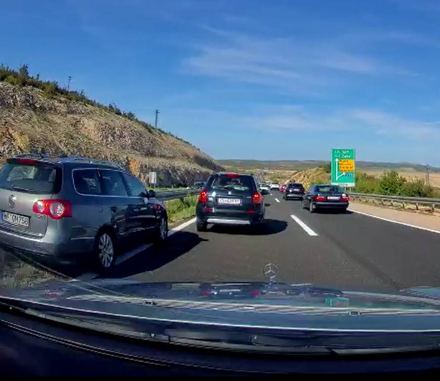 Video užasa: Blizu Maslenice u punoj brzini naletio na kolonu!