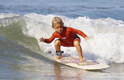 Princ valova: Dječak (4) je sam naučio surfati prije dvije godine