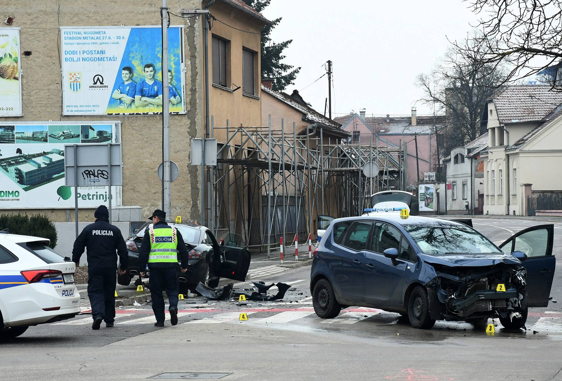 Sisak: Sudar automobila na križanju Lovrićeve i Kukuljevićeve ulice