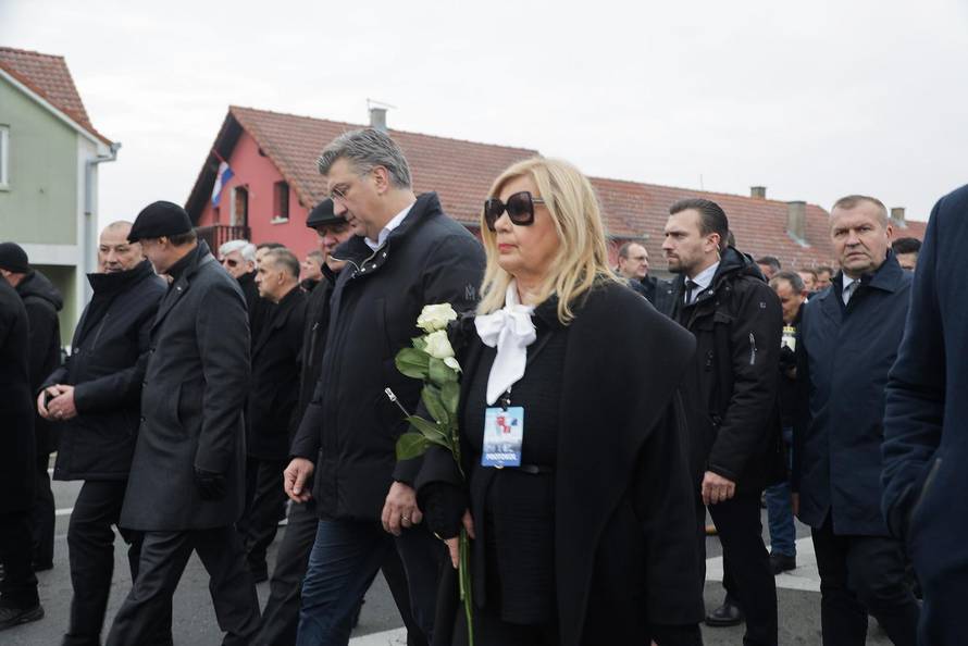 Vukovar: Kolona sjećanja prolazi pored Vodotornja