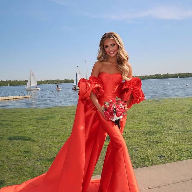 FOTO Izgleda kao Barbika i trpi teške uvrede zbog izgleda, ali ova ljepotica ne ostaje 'dužna'