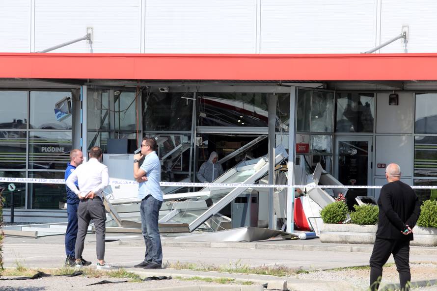 Eksplozija probudila Riječane: Razbojnici raznijeli bankomate