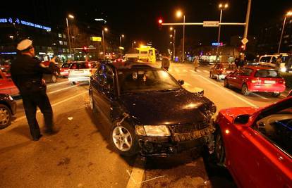 Zagreb: Vozač ozlijeđen u sudaru pet automobila
