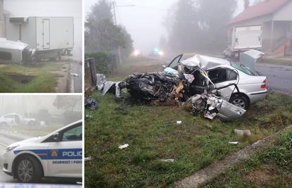 FOTO Stravični prizori iz Dugog Sela. BMW smrskan u sudaru s kamionom, jedan čovjek mrtav