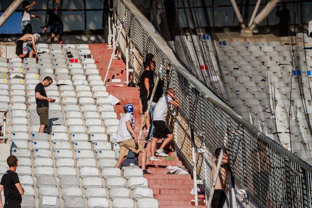 Split: Interventna policija ispratila "navijače" nakon utakmice Hajduk i Dinamo 