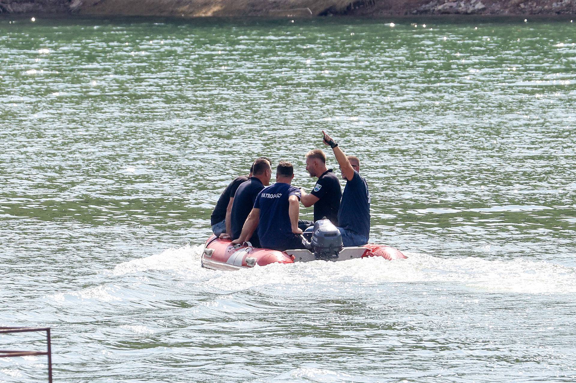 Buturović Polje: Srušio se helikopter vojske BiH u Jablaničko jezero, jedna osoba ozlijeđena