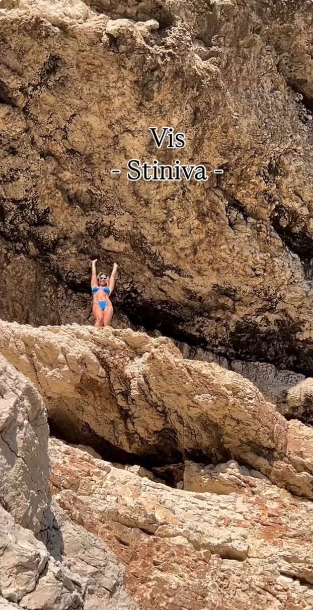 Skinule se čim je sunce izašlo: Slavne ljepotice u bikinijima napokon dočekale prvi dan ljeta