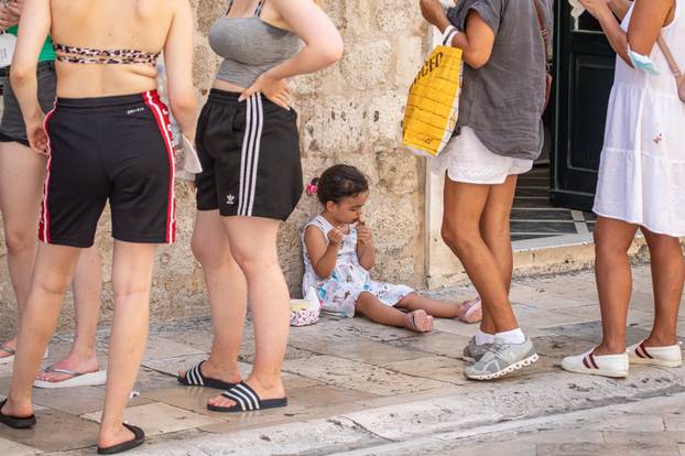 Dubrovnik: Spas od velikih vrućina monogi potražili u moru ili na gradskim fontanama