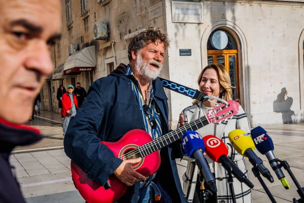 Split: Predsjednička kandidatkinja Marija Selak Raspudić održala je na Rivi konferenciju za medije