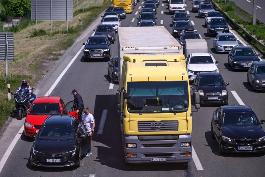 Zagreb: Gužve na naplatoj kućici Lučko zbog produženog vikenda
