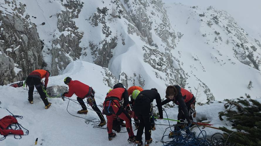 Hrvat (43) pao u provaliju od 150 metara i poginuo, tijelo izvukli slovenski spasioci