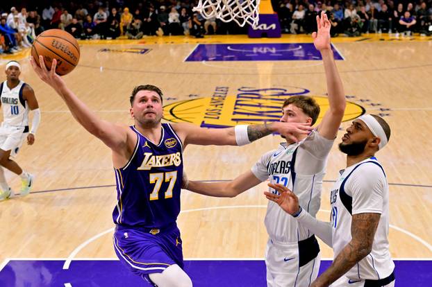 NBA: Dallas Mavericks at Los Angeles Lakers