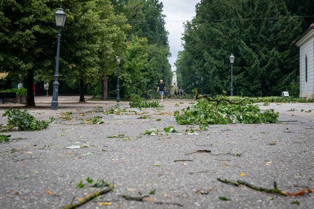 Zagreb: Posljedice noćašnjeg nevremena u parku Maksimir