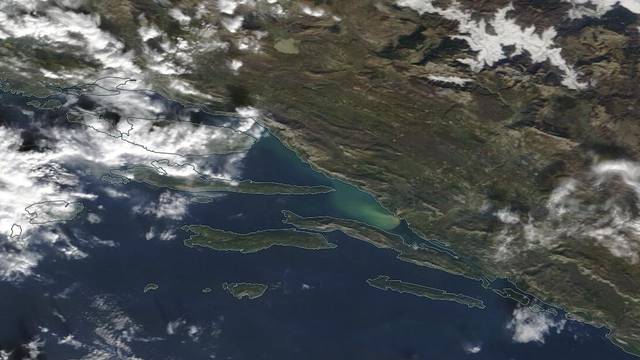 'Na trajektu su svi primijetili da je more drugačije boje': Pojavu u Jadranu snimili su i sateliti