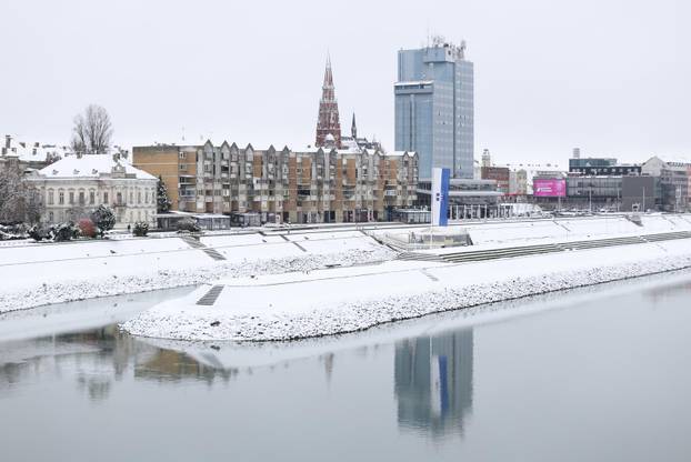 Snježni pokrivač je zabijelio je Osijek