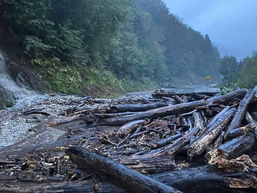 VIDEO Izvanredno stanje: Raste vodostaj Kupe, prijete poplave. U Delnicama saniraju odron