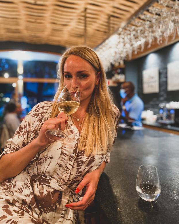 FOTO Napravila gaf uživo koji je obišao Europu. Atraktivna TV voditeljica ljubi Kovačeva šefa