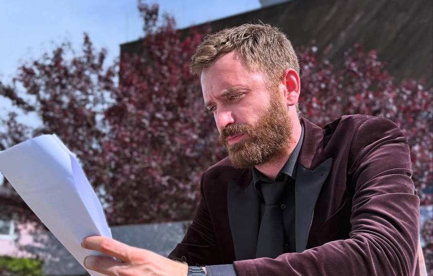 Momčilo Otašević podijelio par fotki sa snimanja U dobru i zlu pa nasmijao fanove: 'Super si!'