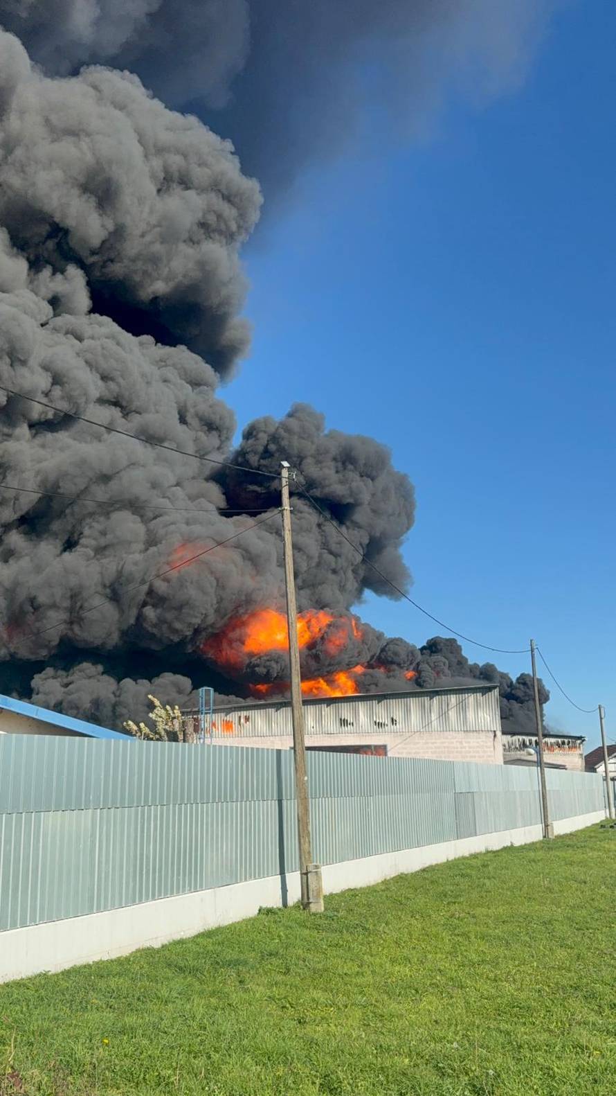 Građani Svete Nedelje šokirani požarom: 'Tuga, u toj firmi sam godinama. Šteta je milijunska'