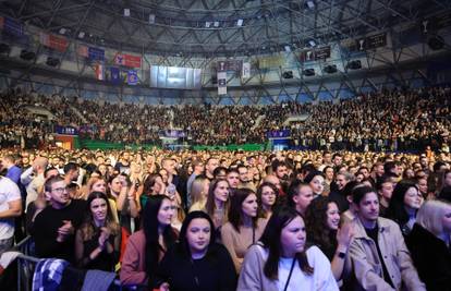 FOTO Vesna Pisarović hitovima raspjevala brojnu publiku