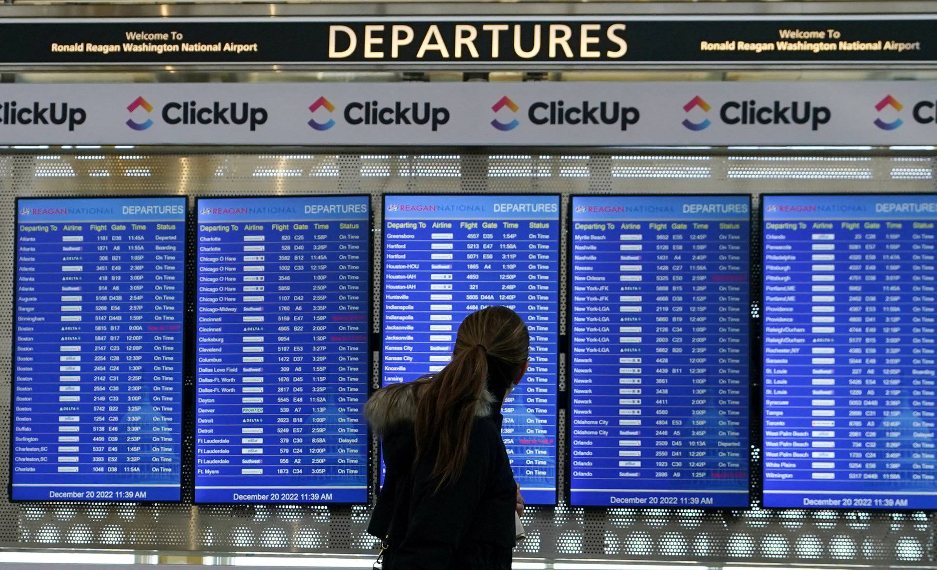 FILE PHOTO: Passengers at Ronald Reagan Washington National Airport