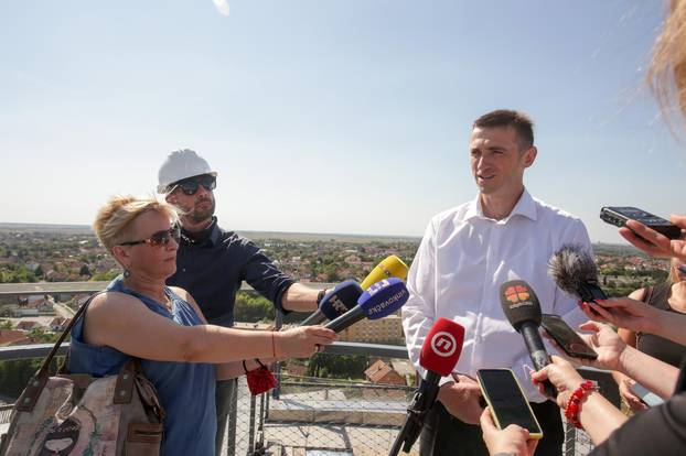 Gradonačelnik Vukovara obišao Vodotoranj koji je u završnoj fazi izgradnje