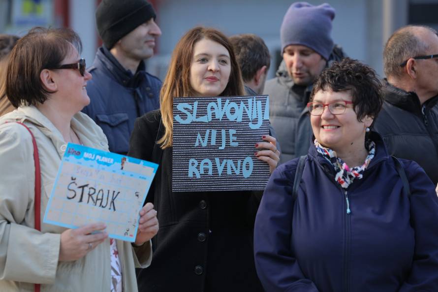 'Vlada je najgori razred' i ostali genijalni transparenti učitelja