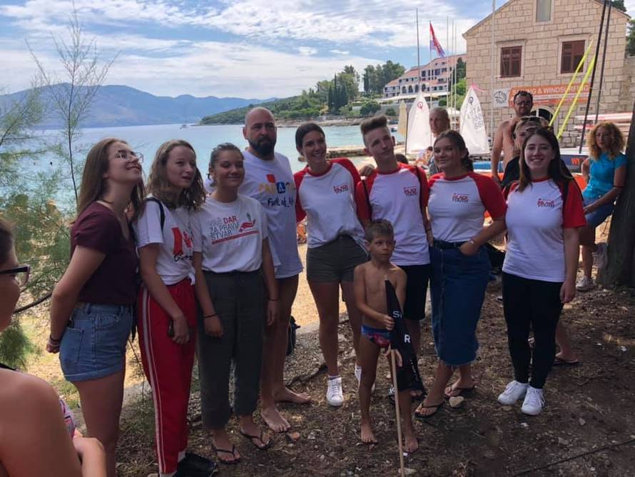 Ribafish je danas na Hvaru, a puno ljudi želi zaplivati s njime