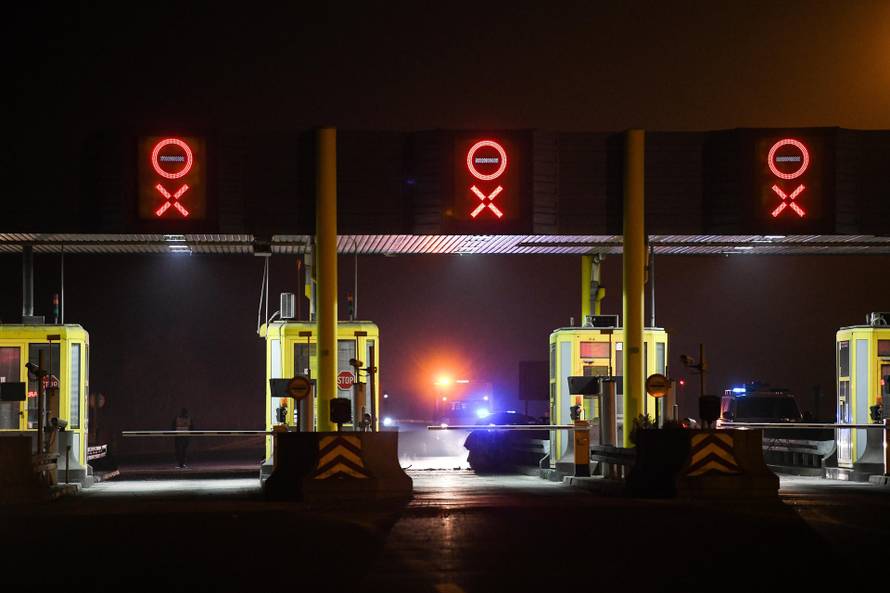 Na naplatnim postajama Sveta Helena automobilom se zabio u betonski razdjelnik i poginuo