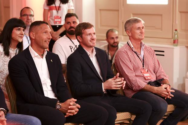 Split:  Robert Jarni i Marco Matterazzi predstavili su pehar za naslov svjetskog nogometnog prvaka