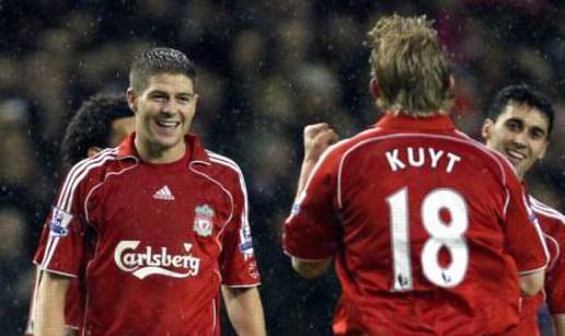 Steven Gerrard molio Rafu Beniteza da ostane u igri