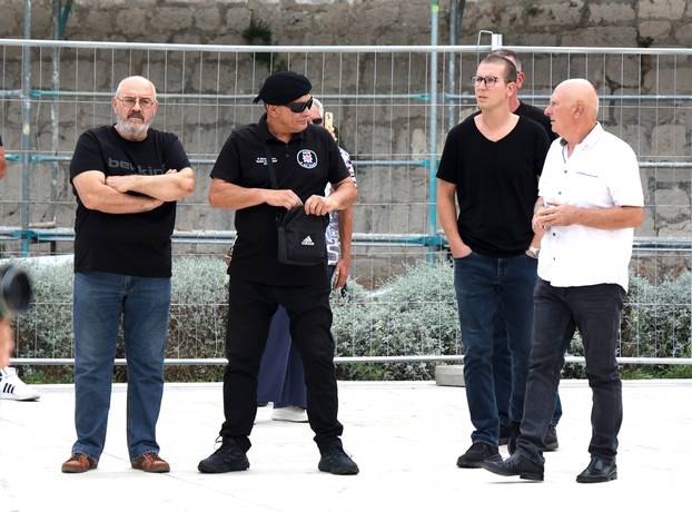 Šibenik:Odrzan je 'Prosvjedni skup protiv financiranja FALIŠ-a i svih ostalih protuhrvatskih dogaðanja'