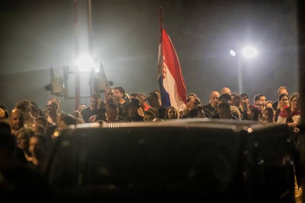 Vukovar.  Nakon završetka koncerta stvarale su se gužve. 