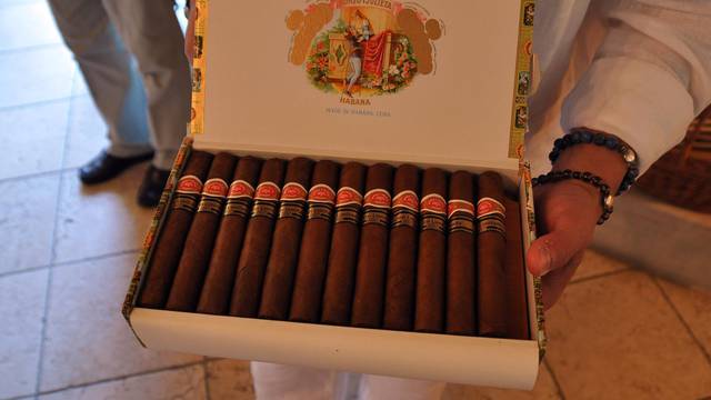 Bale: I?e, pi?e i kubanske cigare na doru?ku Vinistra Habanos Moments
