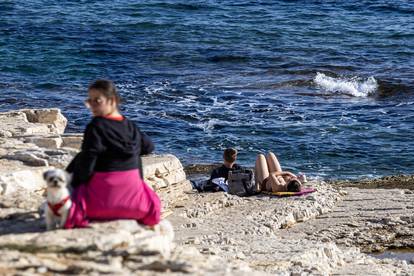 Koji studeni? Super je na plaži! Temperatura mora je čak 21°C