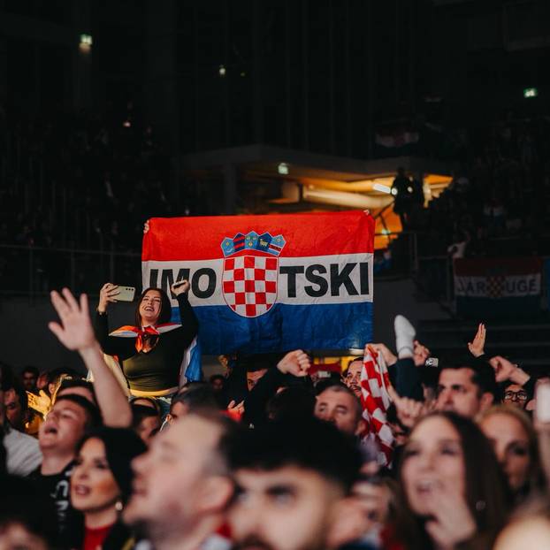 FOTO Drugi Thompsonov nastup u Poreču: Pogledajte kakva je atmosfera na koncertu u Istri