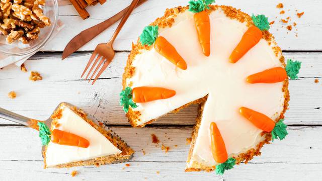 Počastite se zdravim i finim desertom: Recept za kolač od mrkve sa glazurom od krem sira