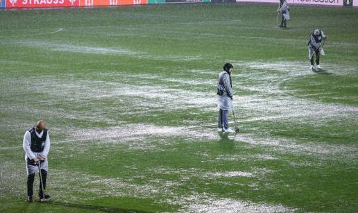 FOTO Nezapamćeni potop na Rujevici! Pogledajte zašto se utakmica nije mogla završiti