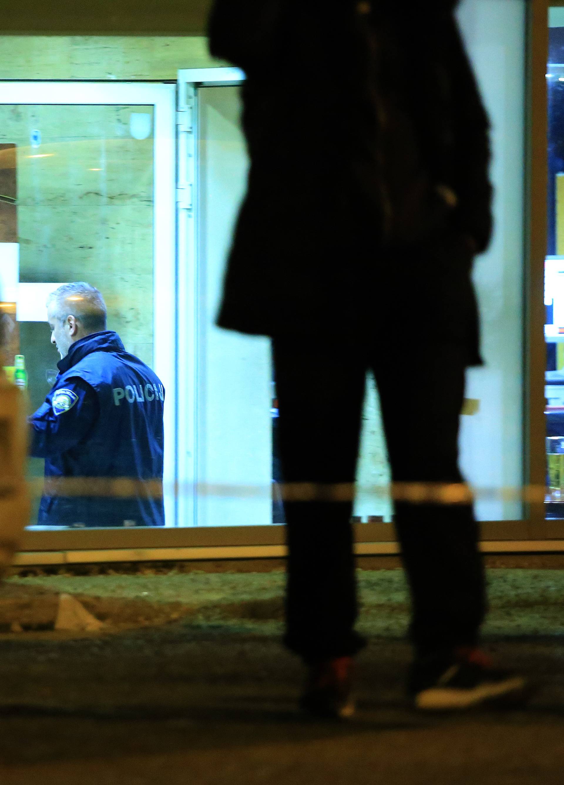 Dvojicu muškaraca u kafiću u Zagrebu pogodio je isti metak