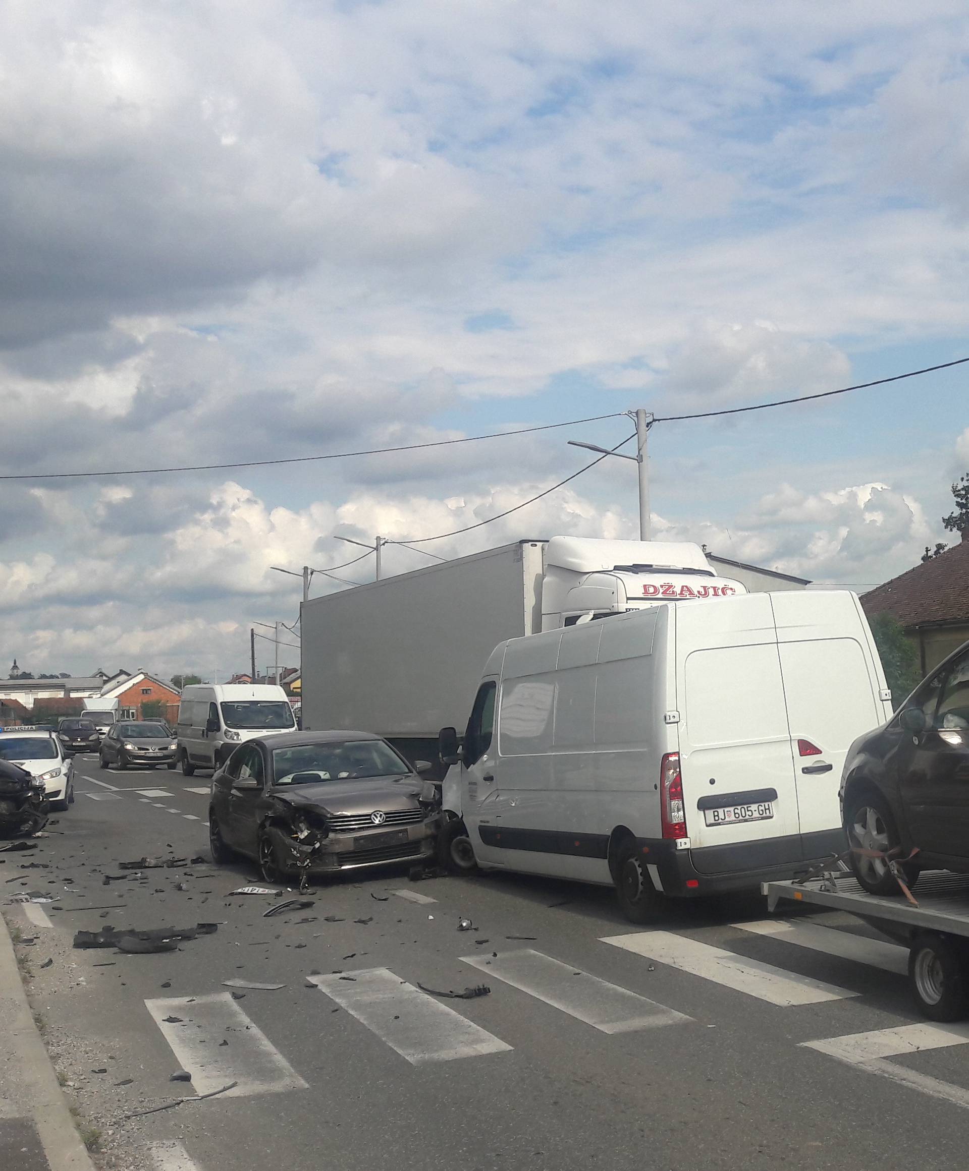 Prometna nesreća u Vrbovcu: Sudarili se dva auta i kombi