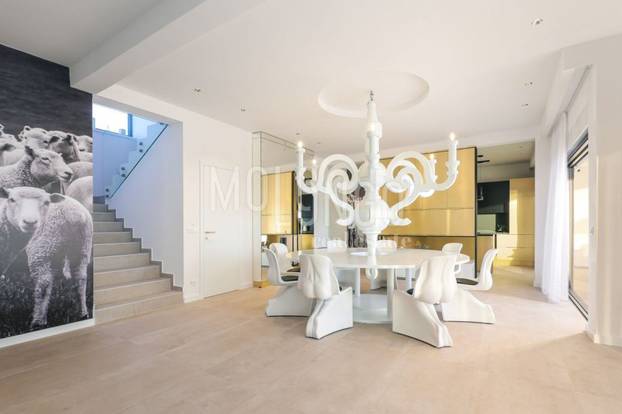 Opa! Vila na Pagu opremljena je tako da ni ne morate na plažu