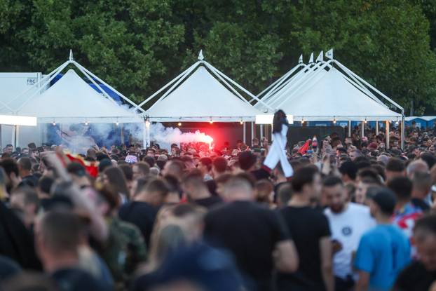 Obožavatelji na velikom koncertu Marka Perkovića Thompsona u Sinju