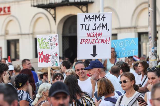 Tisuće prosvjednika preplavile središte Zagreba zbog otpada u Lici