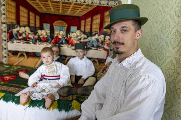 Komletinci: Obitelj Čelebić njeguje stare slavonske običaje